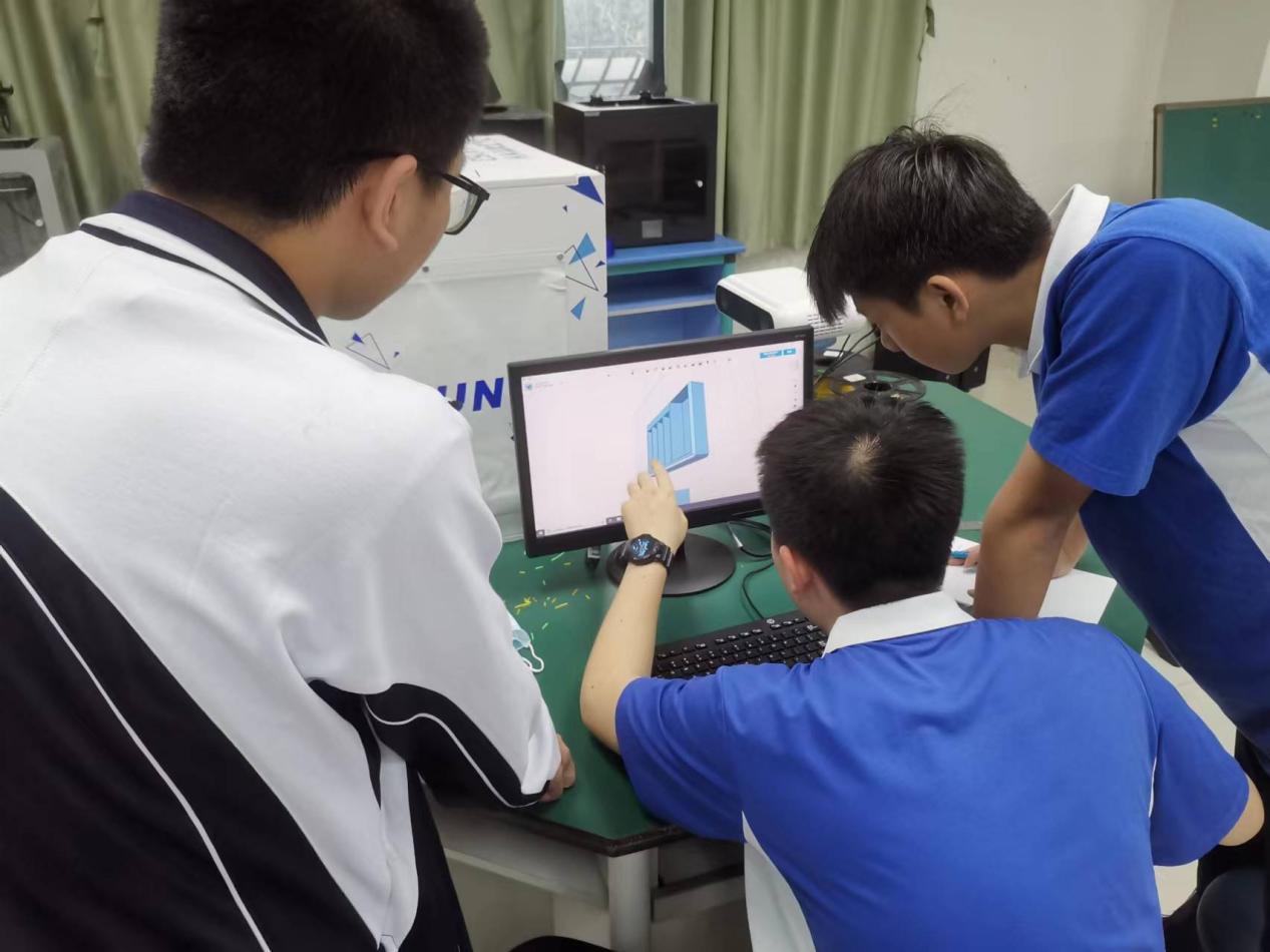 寶安學子發明有愛藥品小管家創意輔具 榮獲2023深圳市輔具創意設計大賽銀獎